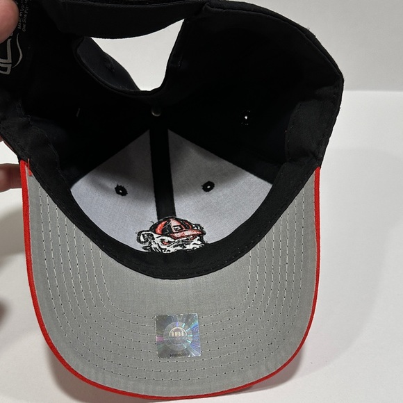 Georgia Black and Red Cap with Bulldog Embroidery - Picture 6 of 7